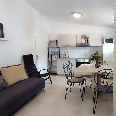 Apartments Divna Baška Voda Exteriör bild