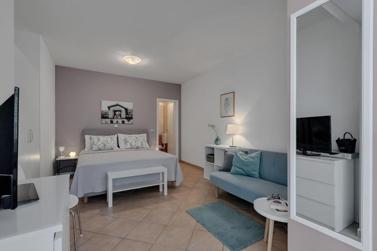 Apartments Divna Baška Voda Exteriör bild