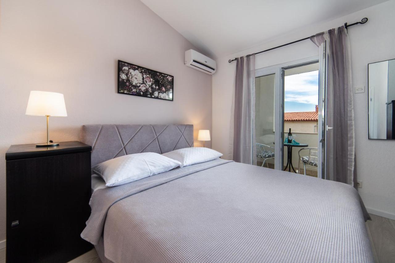 Apartments Divna Baška Voda Exteriör bild