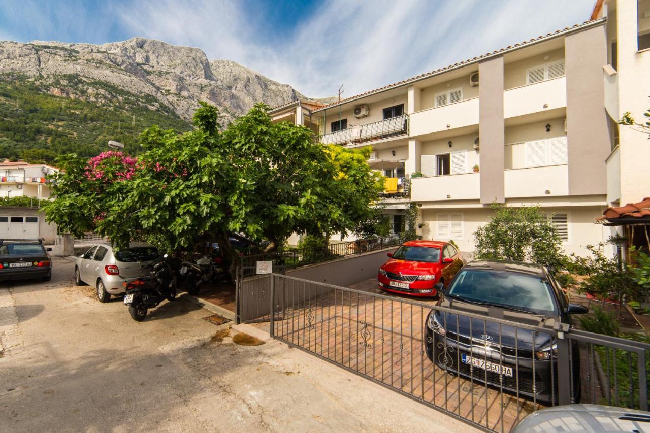 Apartments Divna Baška Voda Exteriör bild
