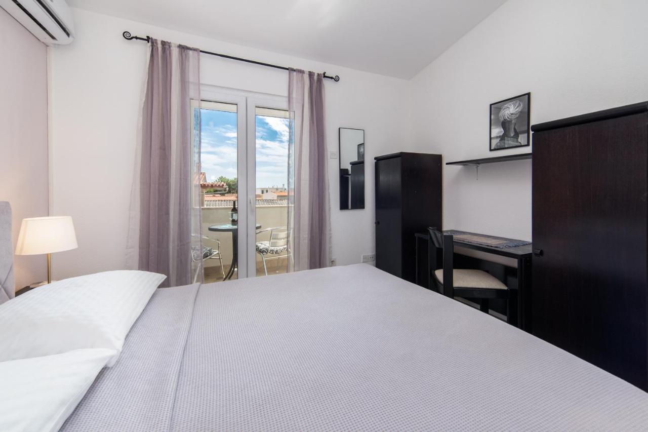Apartments Divna Baška Voda Exteriör bild