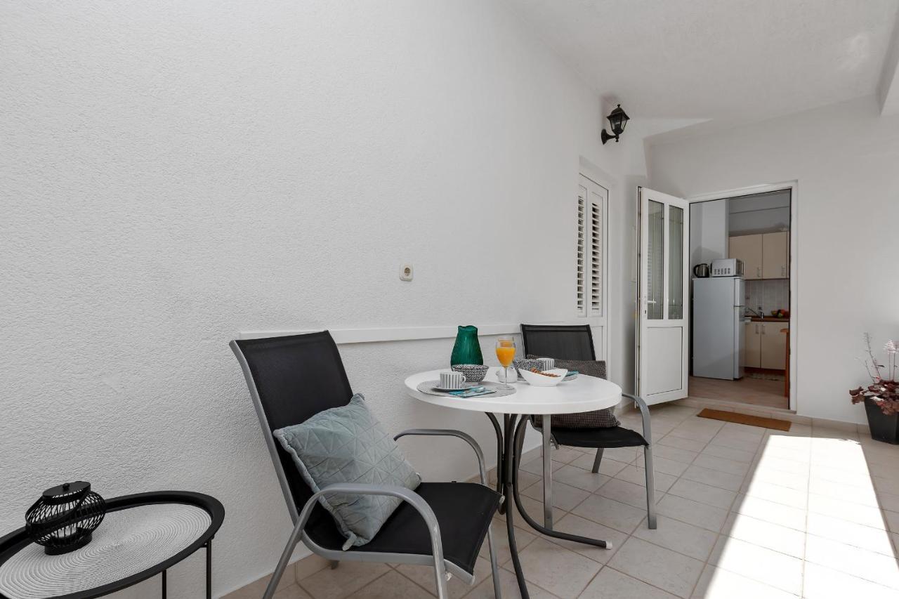 Apartments Divna Baška Voda Exteriör bild