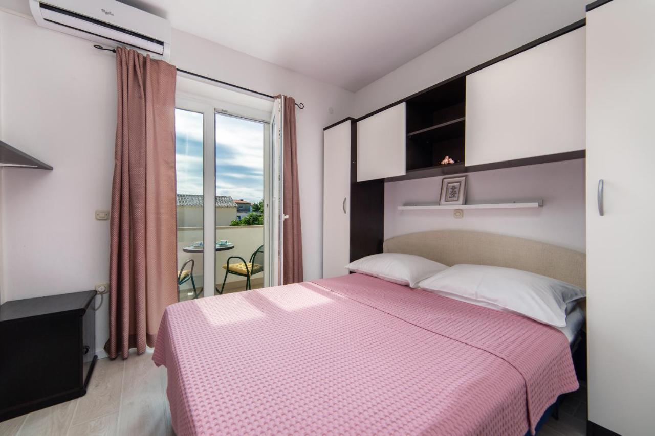 Apartments Divna Baška Voda Exteriör bild