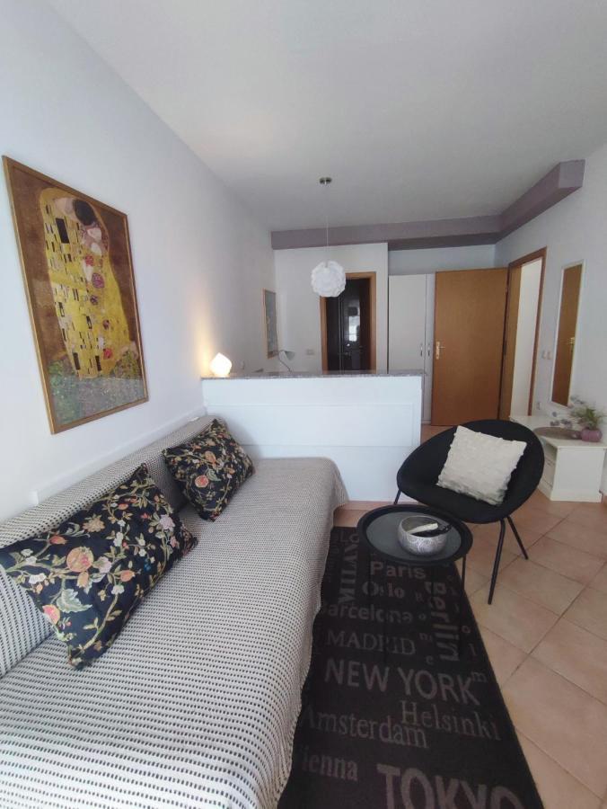 Apartments Divna Baška Voda Exteriör bild