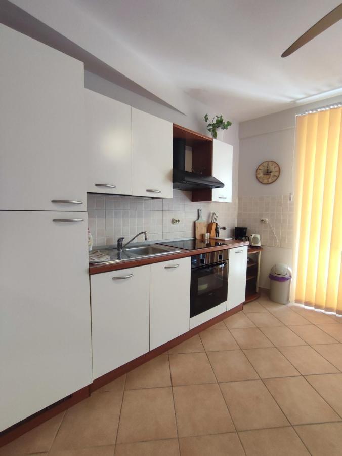 Apartments Divna Baška Voda Exteriör bild