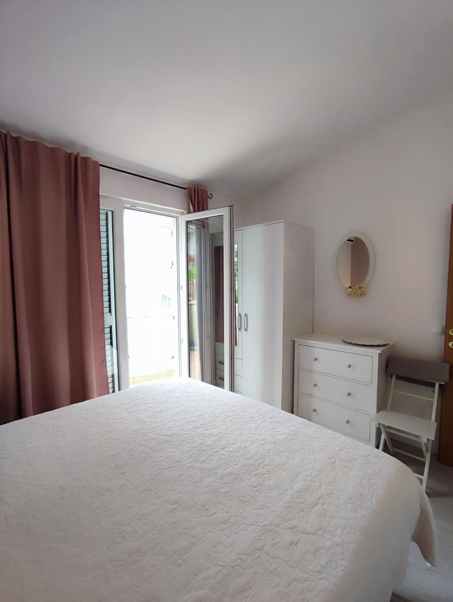 Apartments Divna Baška Voda Exteriör bild